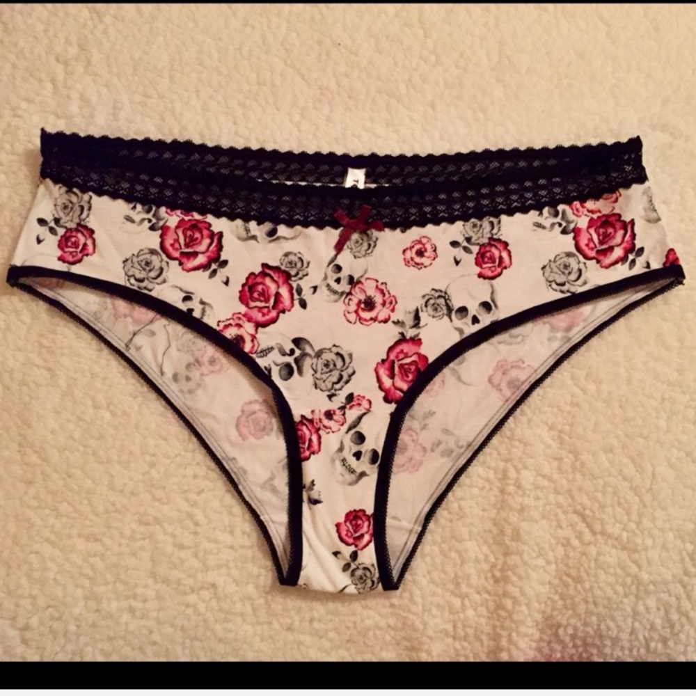 💕🆕💀💕Torrid 6X Hipster Skull Panties